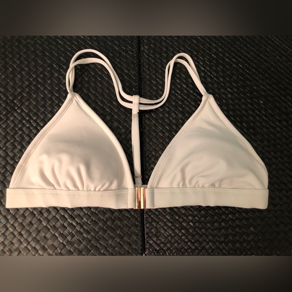 Xhilaration  Triangle Cup Bikini Top Size Large EXCELLENT Condition!  Wh…